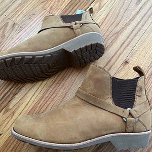 New Teva tan ankle boots size 10